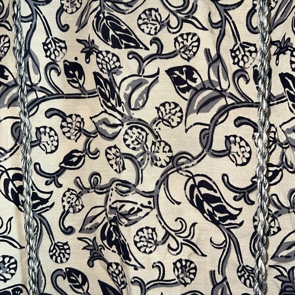 NWT tan and black blouse - Picture 4 of 8